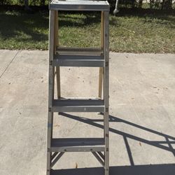 4ft fiberglass ladder 🪜 