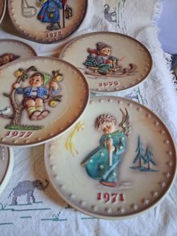Vintage Hummel wall plates 8 pieces