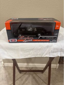 Motor Max Timeless Legends 1967 Corvette  1:24 Die Cast