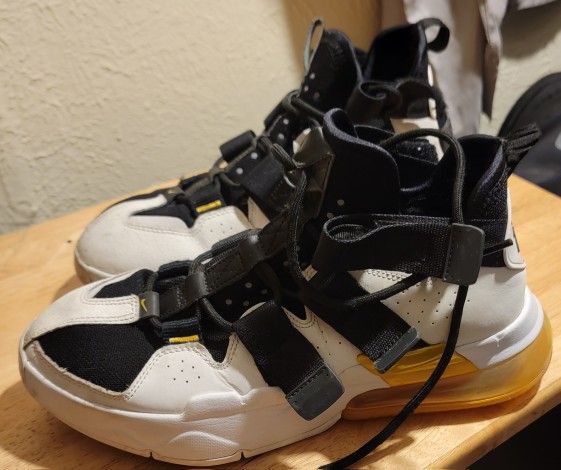 Nike Air Edge 270