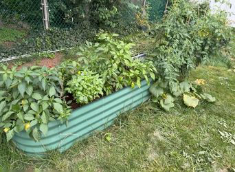 raise garden bed new in box