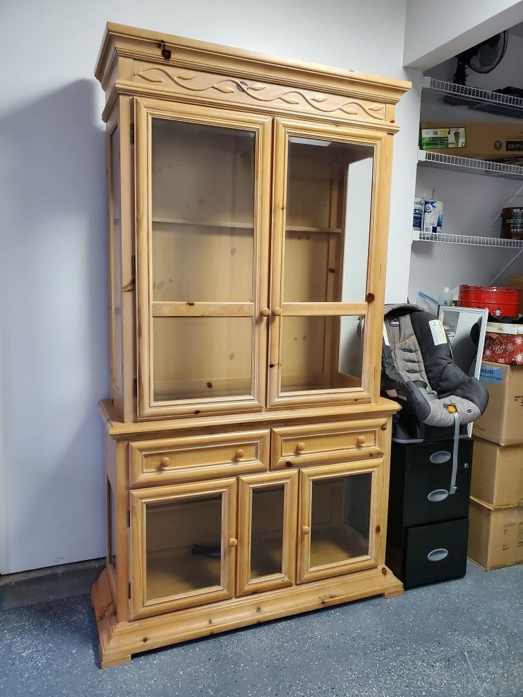 Hutch/China Cabinet And Dinning Set
