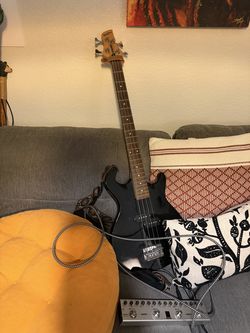 Drive WildFire four-string bass with strap