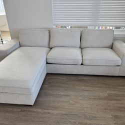 L-shaped sofa in good condition, only a few months old, cost 700, I'm leaving it at a price of 350