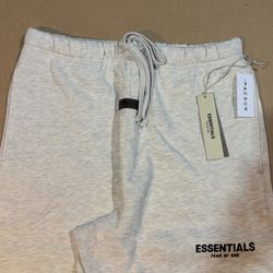 Light oatmeal essential shorts