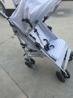 Expensive gap stroller 120 like new 30 extra I paid bag
