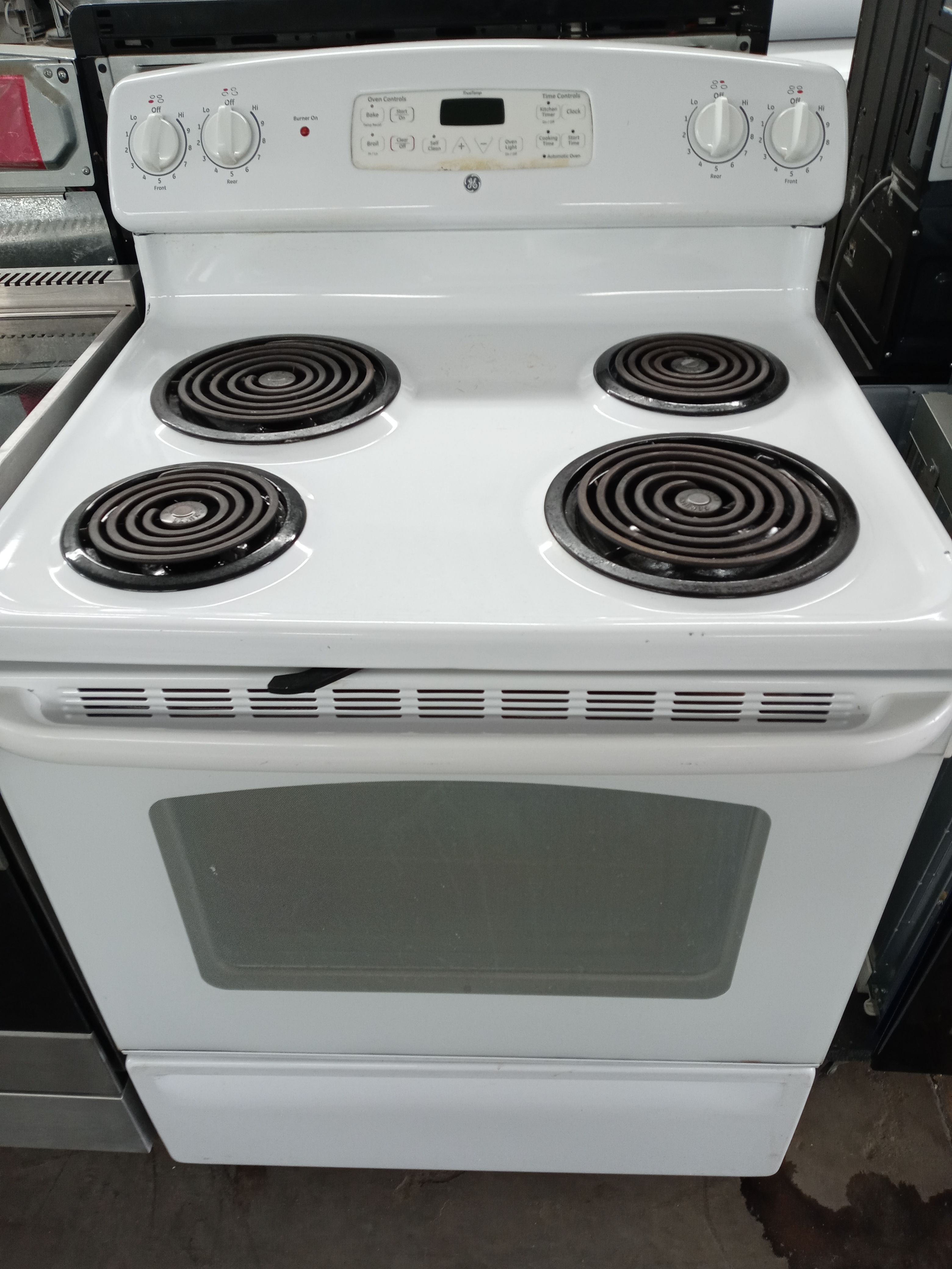 GE white coil top stove - Free delivery