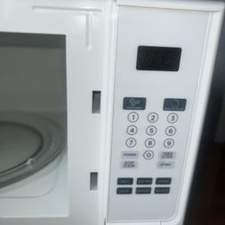 Microondas Y Refrigerador Están En Muy Buen Estado
