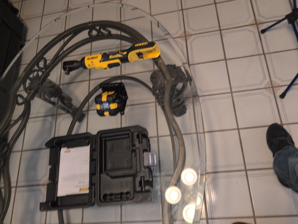 dewalt level and ratchet