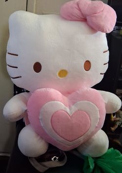 X L  Hellow Kitty  Holding Pink Heart