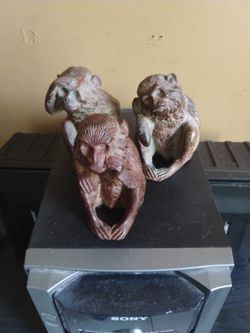 3 Iron Cast Monkeys