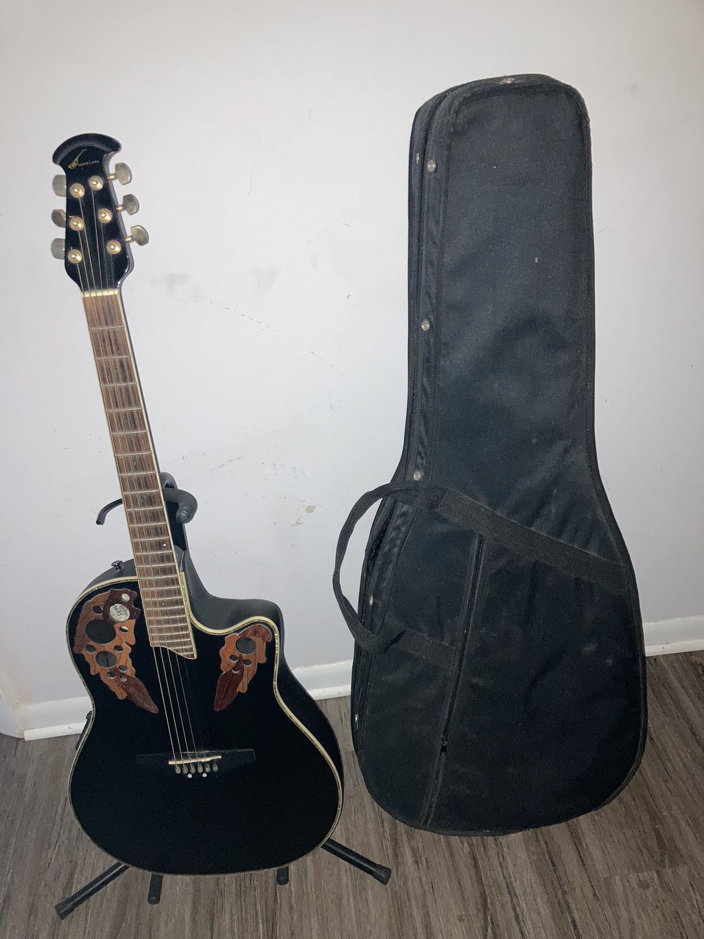 Ovation CC44 Celebrity acoustic/electric guitar w/bag & stand
