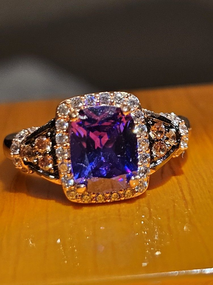 TANZANITE RiNG. I Got It As A Gift But It Is Not My Style 