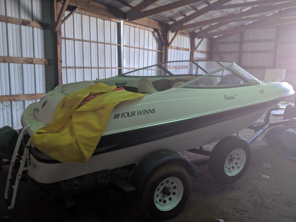 16 ft. Four Winds ski boat