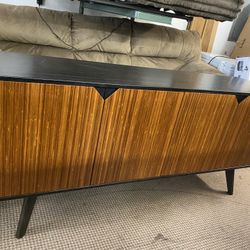 ELEGANT 4 DOOR  WOOD ENTERTAINMENT STAND