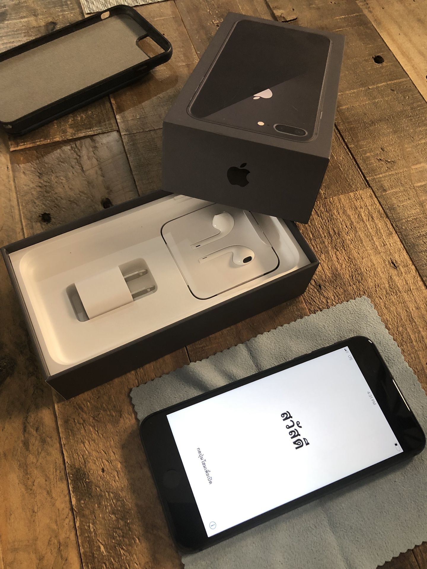 iPhone 8+ plus Space Grey 64GB MINT Condition Factory UNLOCKED wiped and ready to go! Original Box! Free Wallet Case!