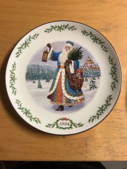Sets of decorative Christmas plates