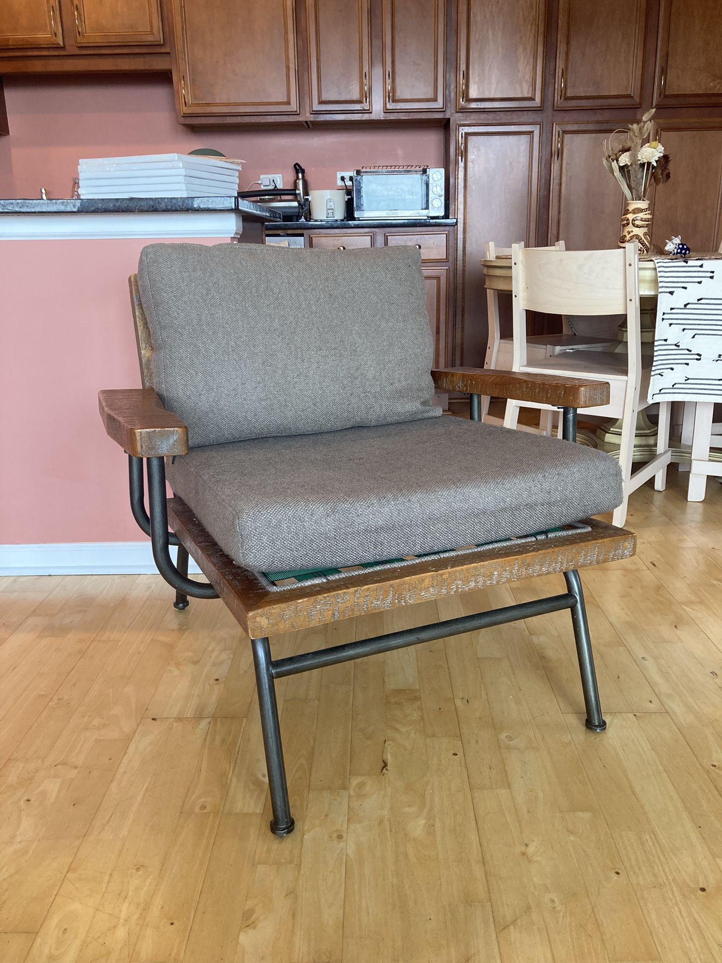 Lounge chair, Pillows, Wooden Armrests, Metal Frame