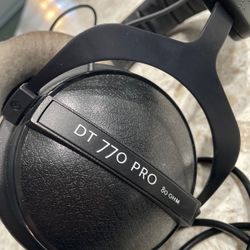 Beyerdynamic dt700 80ohm Studio Headphones