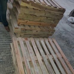 Pallets For Sale/Wood  & Plastic