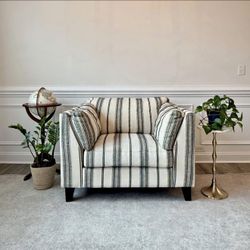 Elsbury Striped Accent Chair – Emerald Home Furnishings
