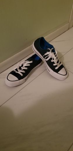 Size 5 in women's and men 3 Navy Converse