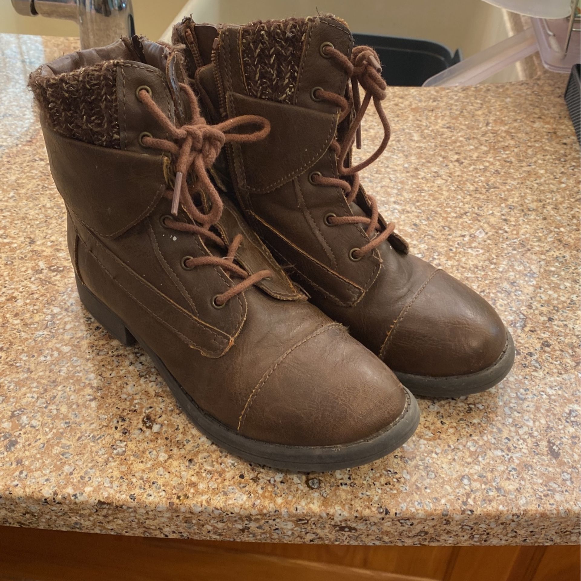 Girls Size 3 Fall Boots 🥾