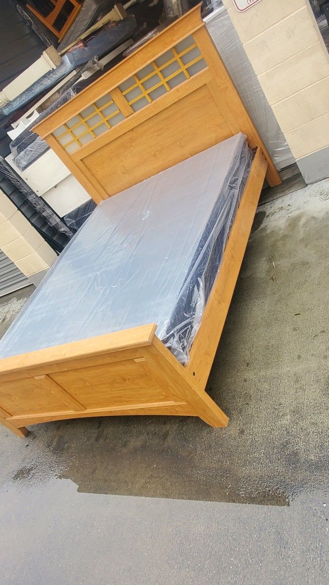 Queen Bed Open Box As Is With Boxpring And Mattress Bamboo Pillow Top 420