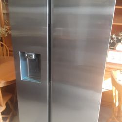 NEW SAMSUNG REFRIGERATOR