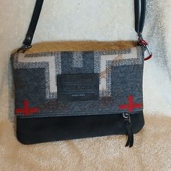 PENDLETON PURSE GOOD CONDITION JUST  NEEDS TO BE CLEANED 