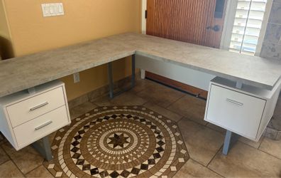 Modern L-Shaped Office Desk with 2 Drawer Pedestals – Like New