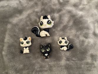 LPS Felinsky Cat Family (4 total) pets in the city