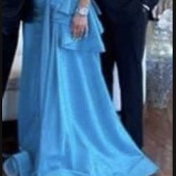 Elegant Turquoise party dress with removable skirt, size 42 ( M)   Worn once in good condition  Asking $250      Sterling Heights.. Size M