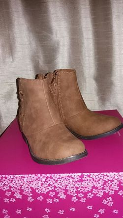 Girls boots