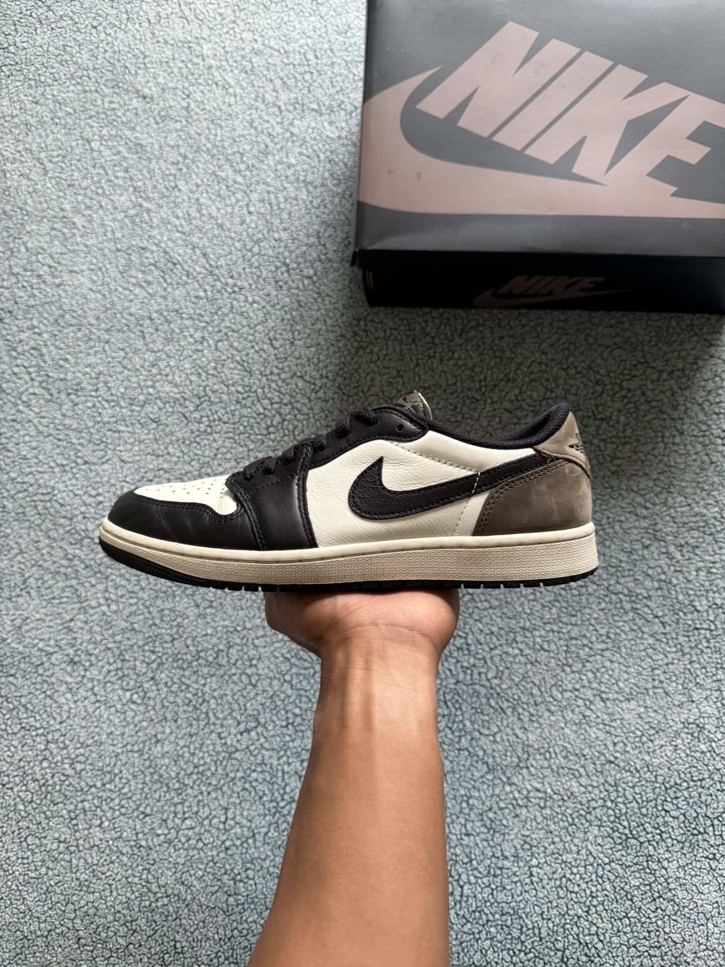 Jordan 1 Low Mocha