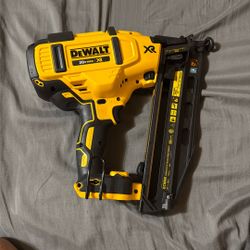 DEWALT 20V MAX XR 16-Gauge Lithium-Ion Cordless Finish Nailer (Tool Only)