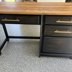 Beautiful Restored Solid Oak Vintage Desk! $200