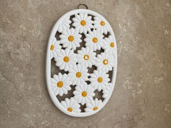 Retro/Vintage/ 11.5 In Long, Cast Iron Trivet , Hand Painted,white  With Daisy Flowers 