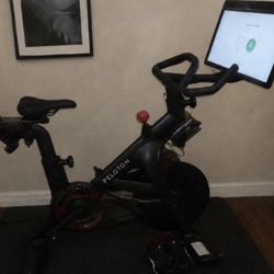 Peloton Bike Large Rotating Touchscreen