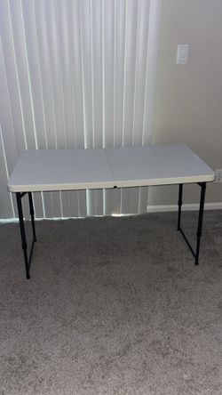 Amazon Basics 4 ft folding table