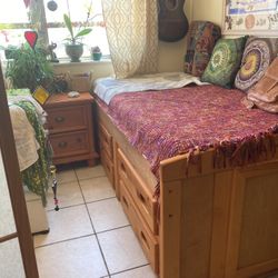 Solid Woodtwin  Bed With Storage Y 4 drawers