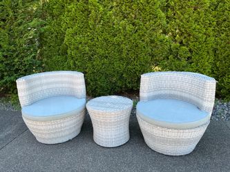 Light Grey Table and Chairs Patio Set
