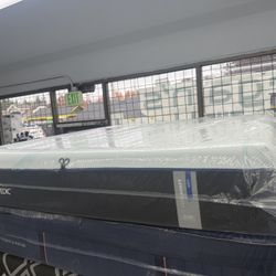 CALIFORNIA KING SIZE TEMPURPEDIC LUXEADAPT (SOFT) MATTRESS & BOX SPRINGS BED SET