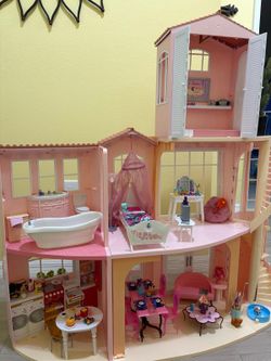 Barbie doll dream house