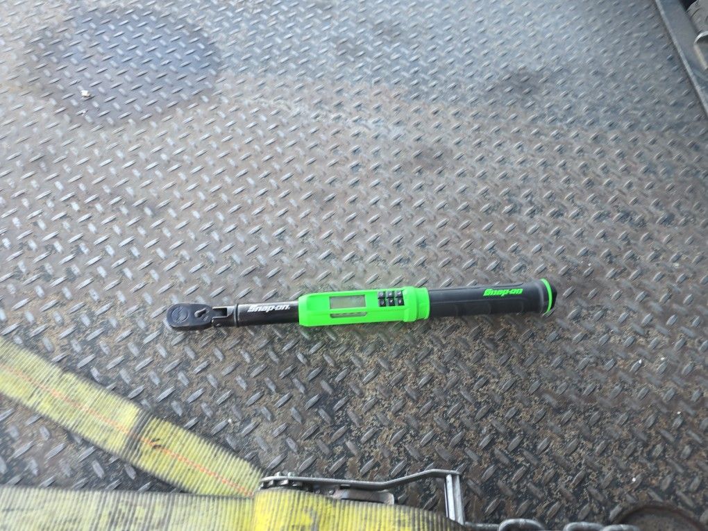 Snap On 3/8" Digital Torque Wrench ATECH2F100VG