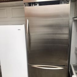 Refrigerator + Freezer Stainless Steel.