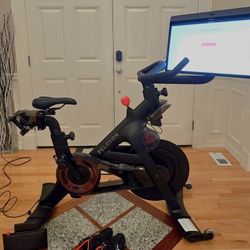 Peloton Bike+ Starter Pack Shoes & Mat
