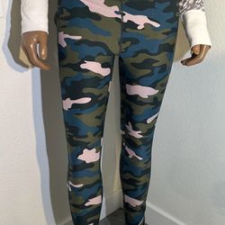 ✨🌸✨CALVIN KLIEN ✨Pink Blue Green Camouflage Leggings//new Small