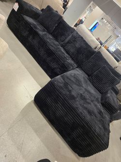 ✨️ Sectionals, 2pc Sofas ✨️ Furniture Queen Bedrooms, Dining Avail