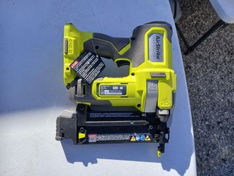 Clabadora ryobi 18v para clavos saiz 18 solo herramienta